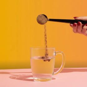Add 1 scoop (4.5 g) to a cup.